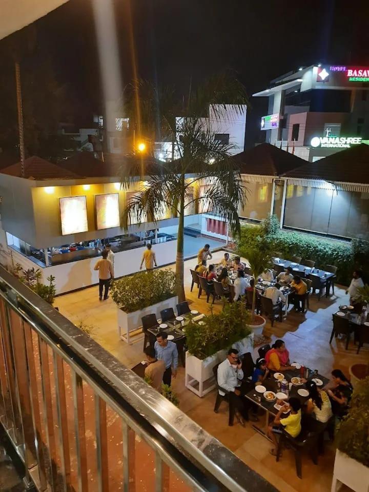 Bijāpur Hotel Madhuvan International מראה חיצוני תמונה